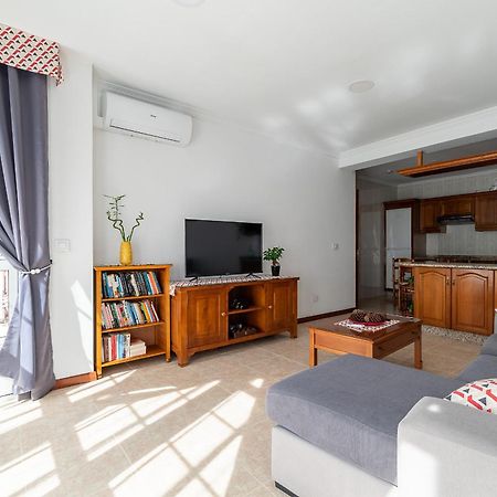 Apartamento Espacioso Cerca De La Playa Con Aire Acondicionado Apartment โมอาญา ภายนอก รูปภาพ